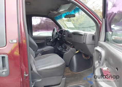 2002 Chevrolet Express z USA, uszkodzony, nr VIN 1GNFG15M621148116